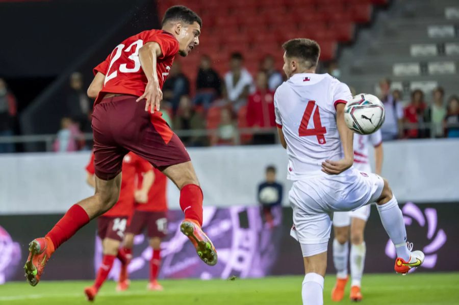 Der Lausanner Zeki Amdouni markiert das 4:0 per Kopf.