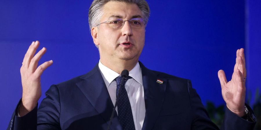 Nach Ansicht von Kritikern will Premierminister Andrej Plenkovic die Parlamentswahl vorziehen, weil er befürchtet, dass die Beliebtheit seiner Mitte-Rechts-Partei HDZ bis zum Herbst weiter sinkt.