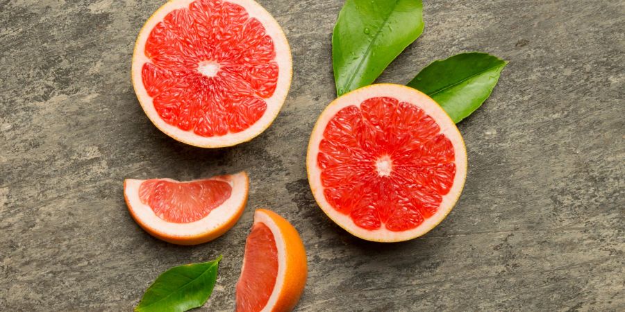 Der Saft aus der Grapefruit hat ein besonderes Aroma und ist gesund.