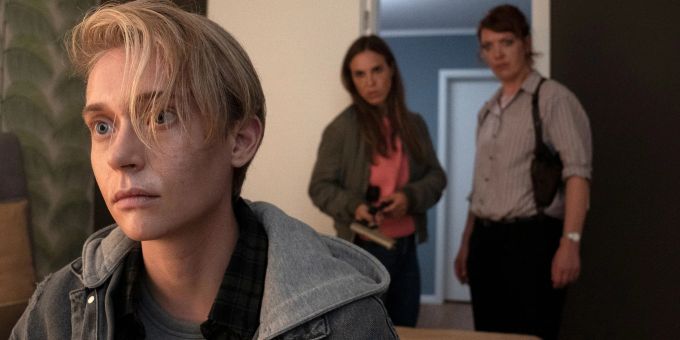 Was hat Daniel (Jonathan Perleth, l) für ein Geheimnis vor den Kommissarinnen Katrin König (Anneke Kim Sarnau, M.) und Melly Böwe (Lina Beckmann, r.)? Was hat Daniel (Jonathan Perleth, l) für ein Geheimnis vor den Kommissarinnen Katrin König (Anneke Kim Sarnau, M.) und Melly Böwe (Lina Beckmann, r.)?