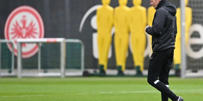 «Wir sind hier, um den 0:2-Rückstand aus dem Hinspiel noch wettzumachen», sagt Frankfurts Trainer Glasner vor dem Spiel in Neapel. «Wir sind hier, um den 0:2-Rückstand aus dem Hinspiel noch wettzumachen», sagt Frankfurts Trainer Glasner vor dem Spiel in Neapel.