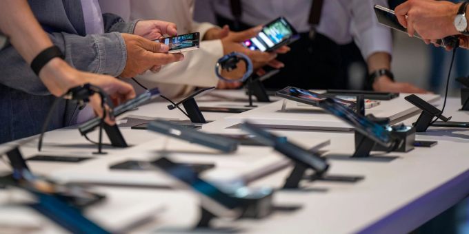 Frankfurt/Main - Umsatz mit Smartphones wächst in Deutschland