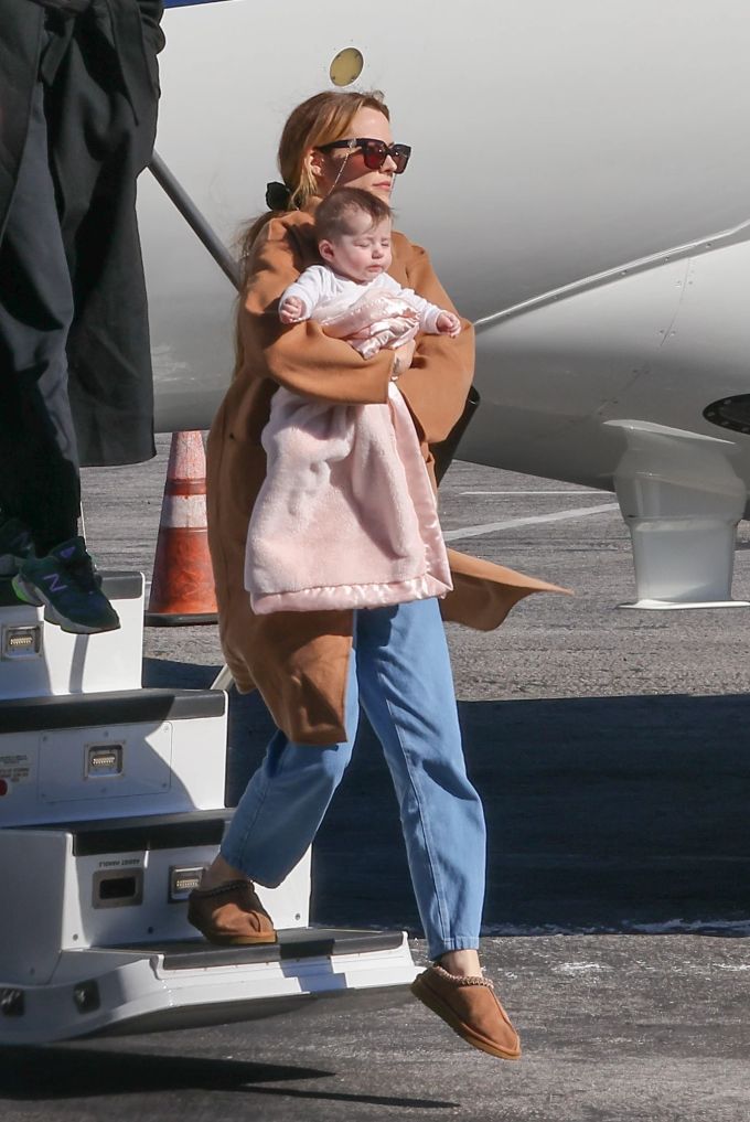 Riley Keough, die Tochter von Lisa Marie Presley, wurde im letzten Jahr Mami. Lisa marie Presley Riley