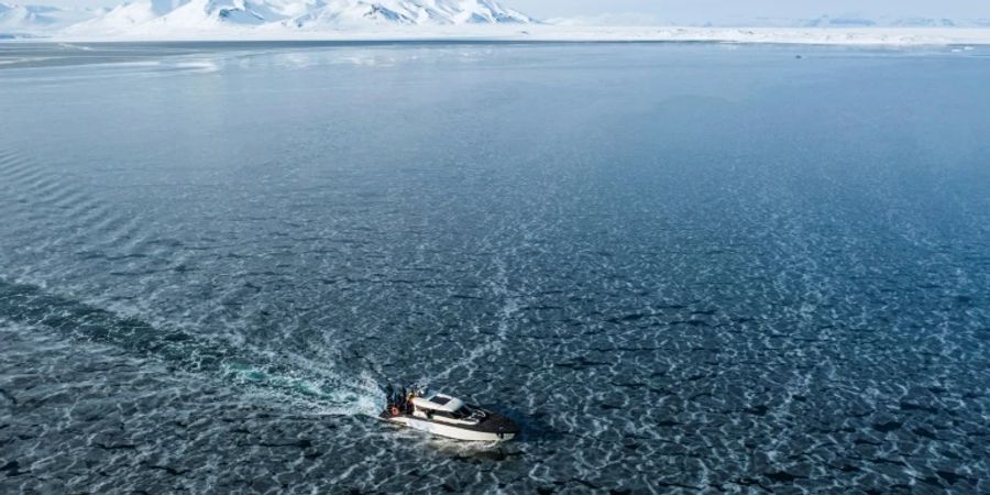 Schiff vor Spitzbergen