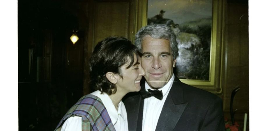 Ghislaine Maxwell und Jeffrey Epstein auf einem undatierten Foto.