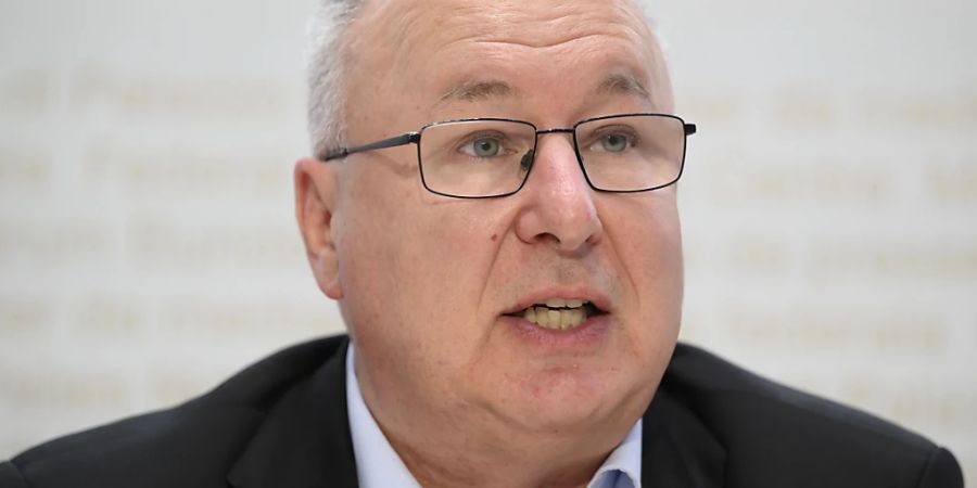 Pierre-Yves Maillard, Präsident des Schweizerischen Gewerkschaftsbunds (SGB) und Waadtländer SP-Nationalrat, an einer Medienkonferenz in Bern. (Archivbild)