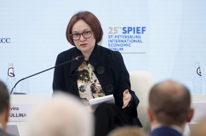 Laut Zentralbank-Chefin Elvira Nabiullina wird Russland die Folgen aus dem Ukraine Krieg noch lange spüren. Elvira Nabiullina Ukraine Krieg