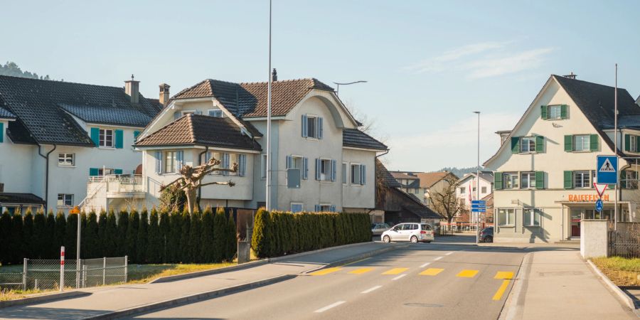 Die Surseestrasse in Richtung Ettiswil Dorf.