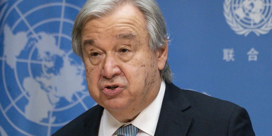 Antonio Guterres, Generalsekretär der Vereinten Nationen, spricht während einer Pressekonferenz zur Vorstellung des zweiten Berichts der Global Crisis Response Group über die Auswirkungen des Krieges in der Ukraine auf den Nahrungsmittel-, Brennstoff- und Finanzsektor im Hauptquartier der Vereinten Nationen. Foto: Mary Altaffer/AP/dpa