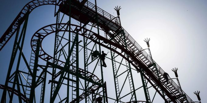 In einer Achterbahn in einem dänischen Freizeitpark kam es zu einem tödlichen Unfall. (Symbolbild) aarhus