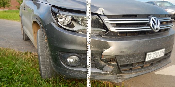 Durch die Kollision mit dem Auto wurde die Mofafahrerin verletzt. Durch die Kollision mit dem Auto wurde die Mofafahrerin verletzt.