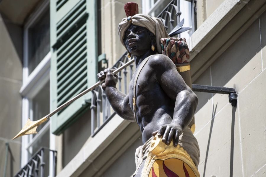 Die Mohrenfigur an der Berner Kramgasse bleibt erhalten, da sie denkmalgeschützt ist.