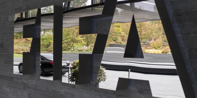 Logo des Weltfussballverbands Fifa am Hauptsitz in Zürich. (Archivbild) Logo des Weltfussballverbands Fifa am Hauptsitz in Zürich. (Archivbild)