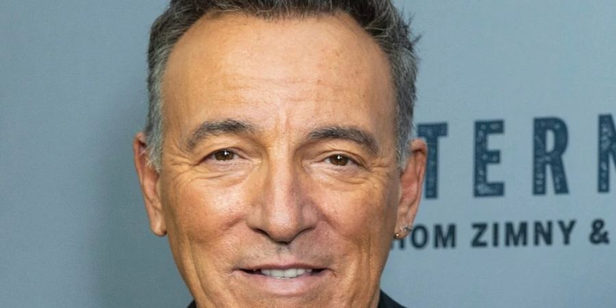 Bruce Springsteen darf sich über seine erste Enkelin freuen.