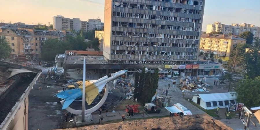 Durch Raketenangriff beschädigtes Gebäude in Winnyzja