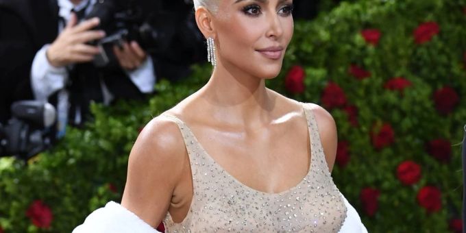 Kim Kardashian zeigte sich bei der Met Gala in einem Kleid, das Schauspiel-Legende Marilyn Monroe gehörte. Kim Kardashian