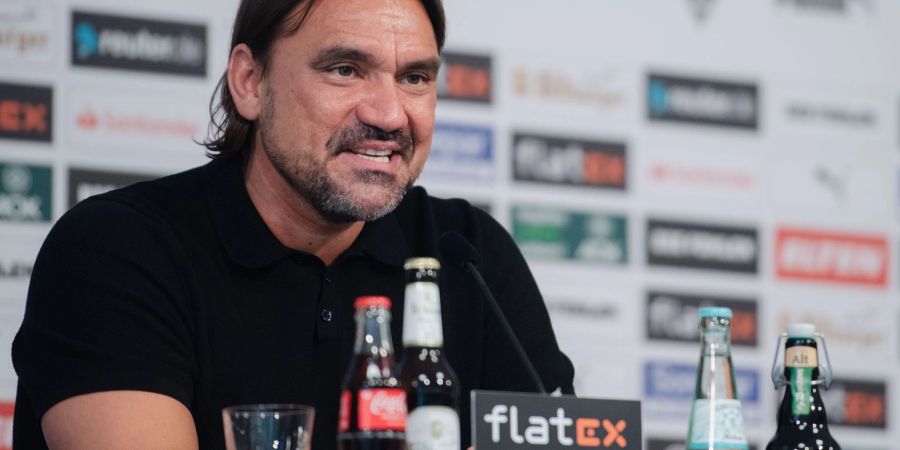 Daniel Farke wird bei einer Pressekonferenz von Borussia Mönchengladbach als neuer Trainer vorgestellt.