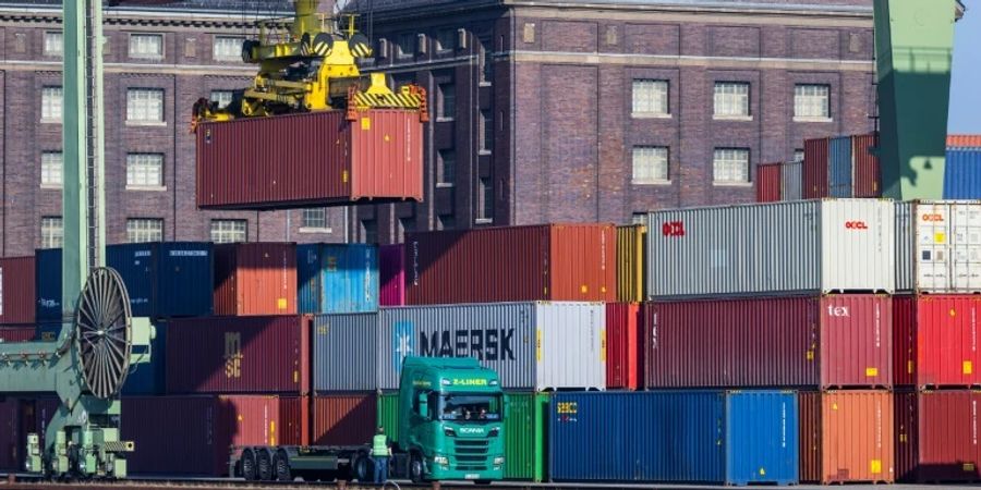 Containerverladung in Berlin