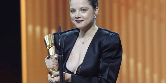 Jella Haase hat für «Lieber Thomas» in der Kategorie «Beste weibliche Nebenrolle» beim Deutschen Filmpreis gewonnen. Jella Haase hat für «Lieber Thomas» in der Kategorie «Beste weibliche Nebenrolle» beim Deutschen Filmpreis gewonnen.