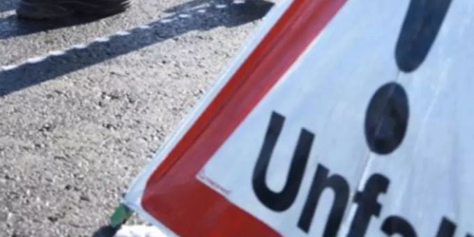 Velolenker nach Kollision mit Auto verletzt.