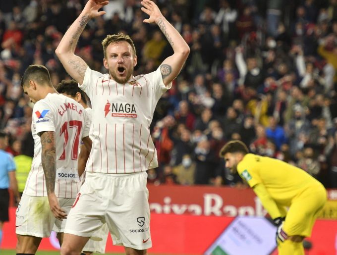 Ivan Rakitic jubelt nach einem Sevilla-Tor. La Liga