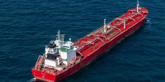 In Amsterdam weigerten sich Mitarbeitende, die Ladung der Sunny Liger zu löschen. Der russische Tanker liegt nun vor der niederländischen Küste vor Anker. amsterdam