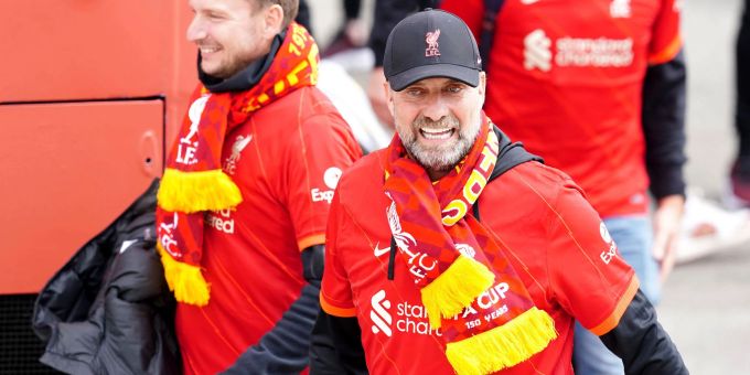 Jürgen Klopp, Trainer vom FC Liverpool, lobt seine Mannschaft trotz Niederlage in den höchsten Tönen. Jürgen Klopp, Trainer vom FC Liverpool, lobt seine Mannschaft trotz Niederlage in den höchsten Tönen.