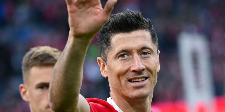 Wird Robert Lewandowski zum FC Barcelona wechseln? Der Profi hält sich bedeckt.