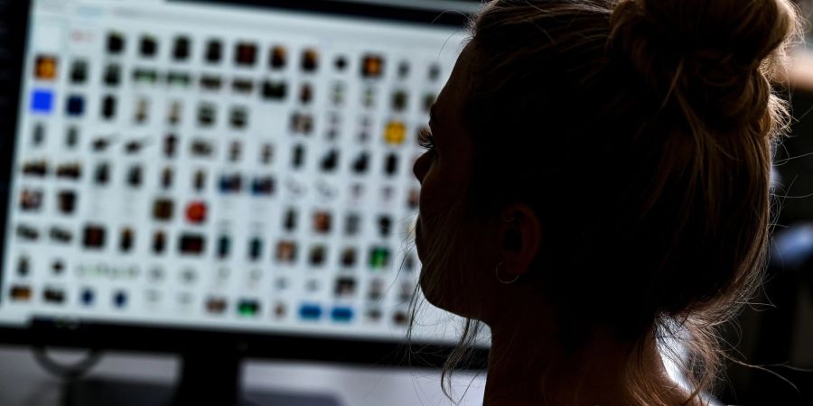 Die EU-Kommission präsentiert einen Gesetzesvorschlag, der die Rahmenbedingungen gegen Kindesmissbrauch für die Jagd auf Täter und für entsprechende Bilder und Videos festlegt.