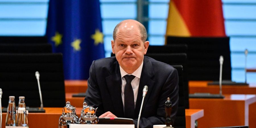 Bundeskanzler Olaf Scholz (SPD) nimmt an der  Kabinettssitzung im Kanzleramt teil.