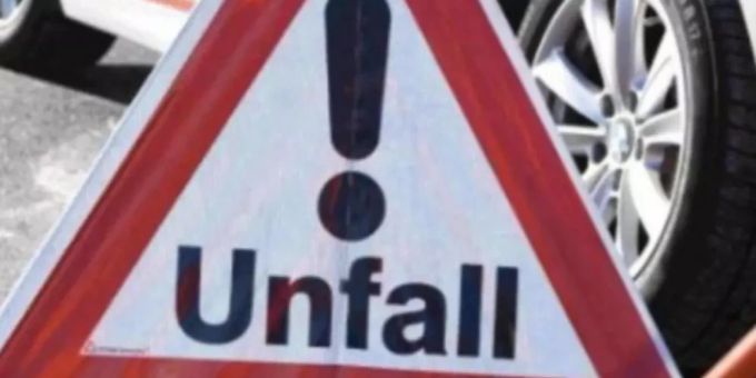 Jugendlicher Velofahrer bei Unfall verletzt.