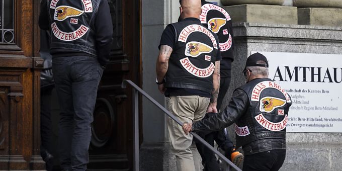 Bern - Nächste Runde im Hells-Angels-Prozess: Polizei-Wachen bleiben zu