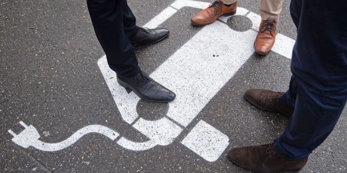Keine Kohle - kein E-Auto? So schlimm kommt es nicht, aber zum neuen Jahr ändern sich die Förderbedingungen für E-Autos. Keine Kohle - kein E-Auto? So schlimm kommt es nicht, aber zum neuen Jahr ändern sich die Förderbedingungen für E-Autos.