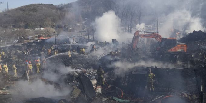Nach dem Feuer ist von der Barackensiedlung in Seoul nicht mehr viel übrig. Seoul
