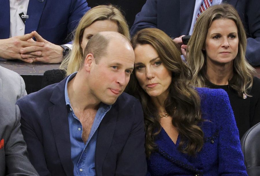 Prinz William (mit Brusthaar-Offensive) und Prinzessin Kate beim Spiel der Boston Celtics.