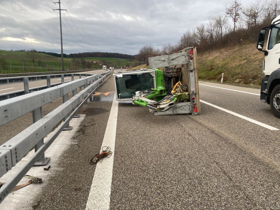 Durch den Unfall entstand ein grosser Sachschaden.