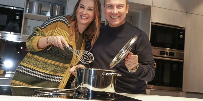 Sternekoch Tim Raue und seine Ehefrau Katharina in Berlin. Restaurantretter Tim Raue Katharina