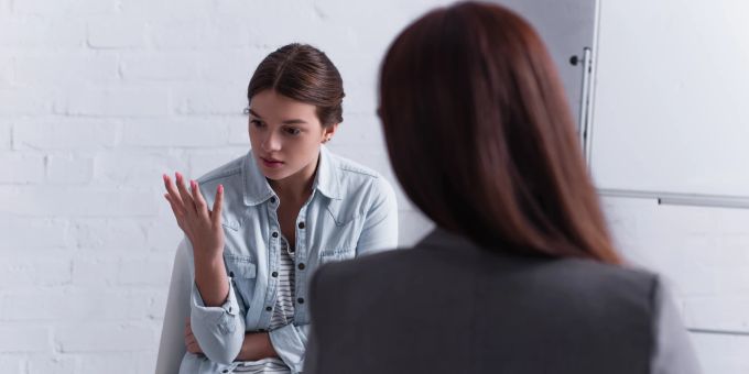 Stellen Sie sicher, dass sich Betroffene bei Ihnen geborgen fühlen. Geben Sie Ihnen das Gefühl, dass Sie Ihnen vertrauen können. trauma