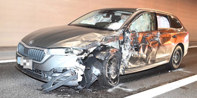 A15 bei Wagen SG - Frau nach Frontalkollision ins Spital gebracht