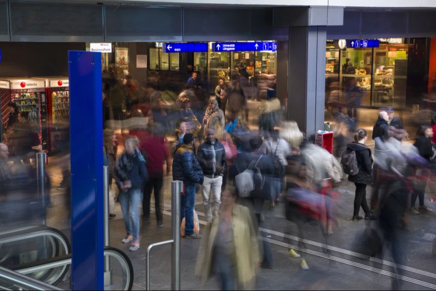 Für einige Bahnhofs-Angestellte auch ein Problem: Gestresste und sogar randalierende Kundschaft. (Symbolbild)