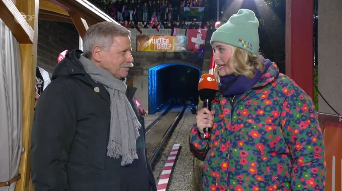 Moderatorin Hazel Brugger trug ihre eigene Mütze. Hazel Brugger