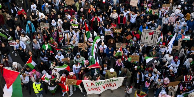 Bewilligt - Tausende demonstrieren in Lausanne für Palästina