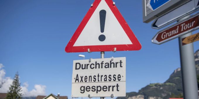 Die Sperrung der Axenstrasse für den Langsamverkehr gilt bis Ende Januar 2025. (Archivbild) axenstrasse