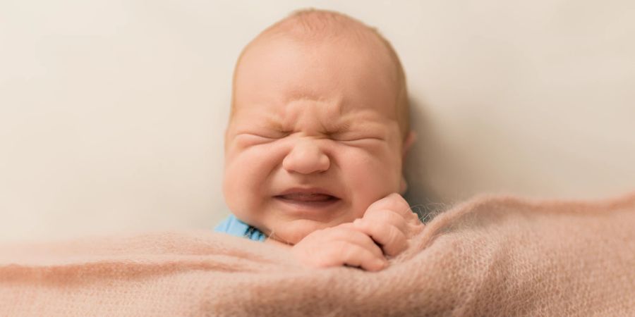 Dass Neugeborene niesen, ist völlig normal und kein Grund zur Beunruhigung.