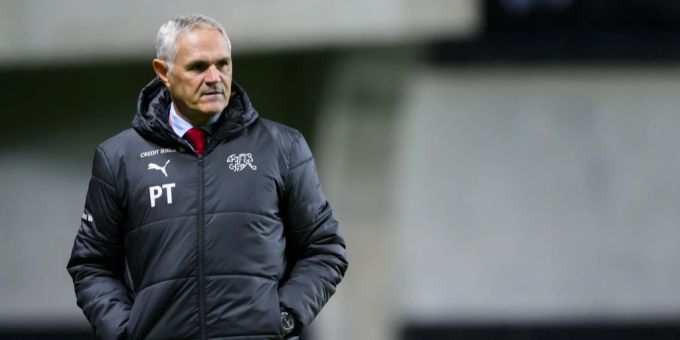 Direktor Pierluigi Tami will sich nicht zu Trainer Murat Yakin bekennen. Schweizer Nati