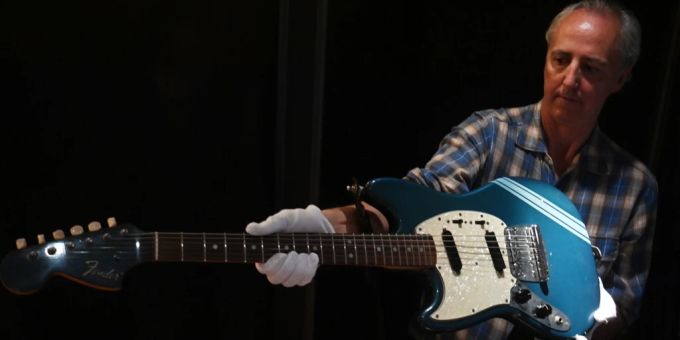 Diese Gitarre von Kurt Cobain brachte über 1,5 Millionen Dollar ein. Kurt CObain