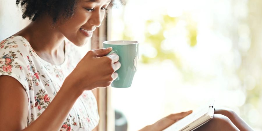 Frau Buch Teetasse