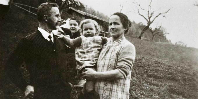 Das Bild der «perfekten» Familie mit klarer Rollenverteilung, Hinterthurgau um 1930.