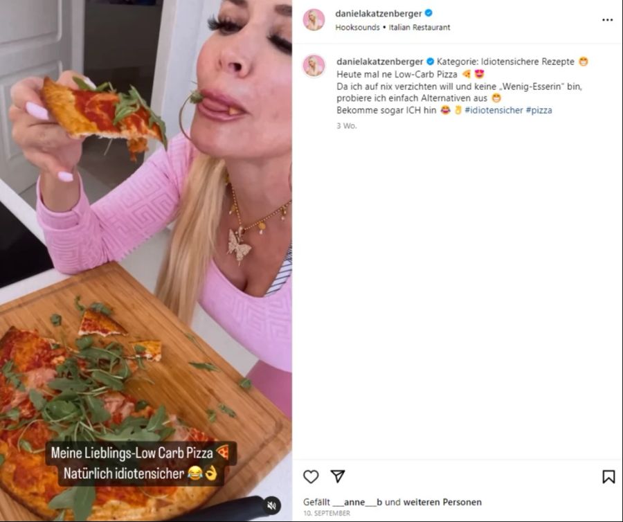 Daniela Katzenberger zeigt ihre Low-Carb-Pizza.