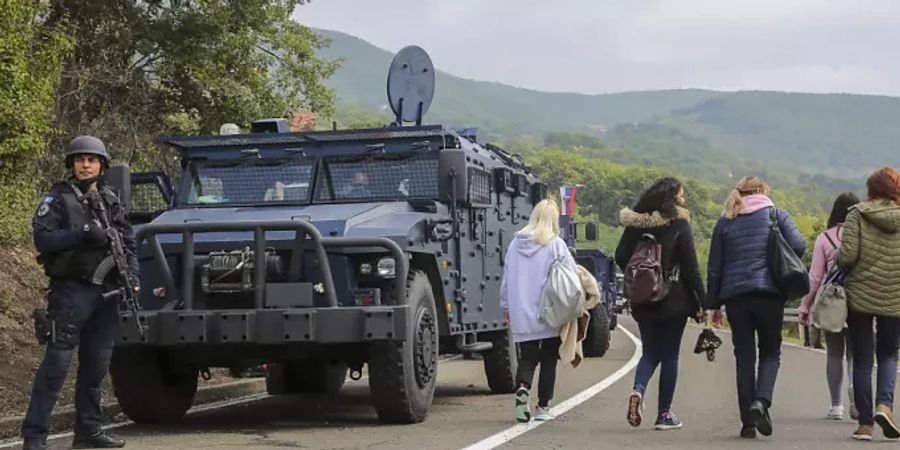 Viele Kosovaren befürchten eine Eskalation in dem seit der Abspaltung im Jahr 1999 andauernden Konflikt.